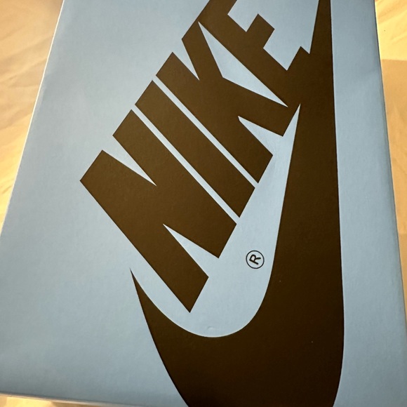 *BRAND NEW* AIR JORDAN RETRO HIGHT TOP OG DZ5485 400 - Picture 3 of 16